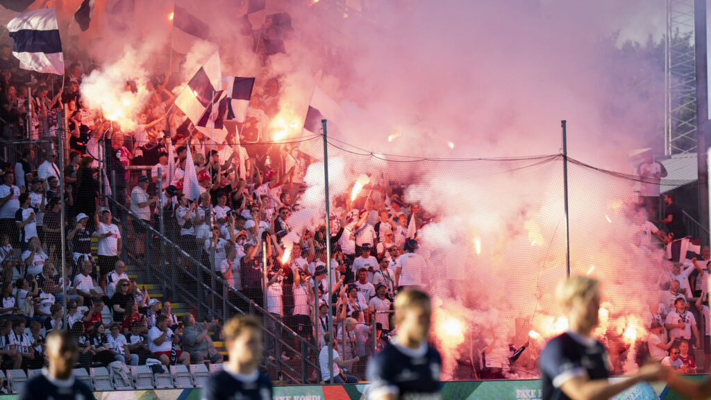 AGF fans pyro