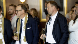 AGF's bestyrelsesformand Lars Fournais sammen med direktør Jacob Nielsen under mesterskabsfejring i foråret