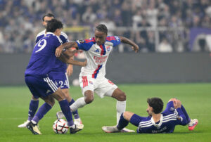 Noah Nartey i aktion for Lyon.