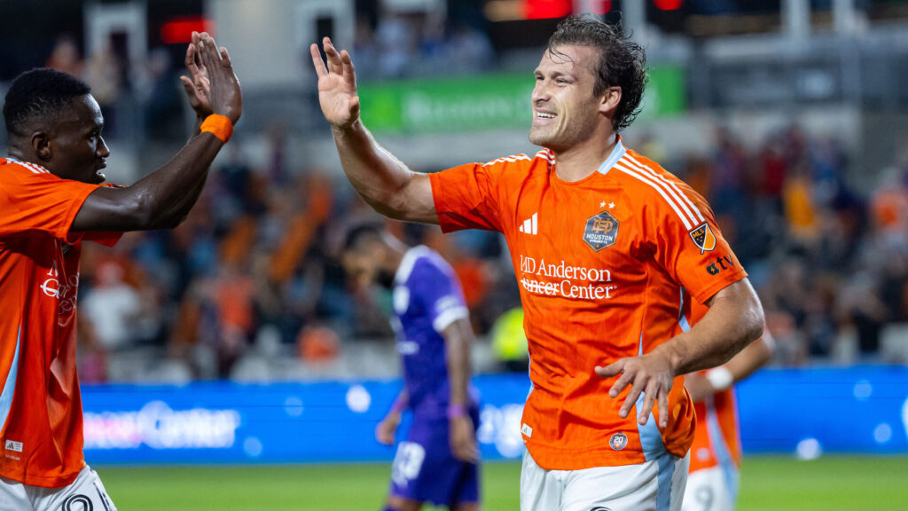 Erik Sviatchenko i kamp for Houston