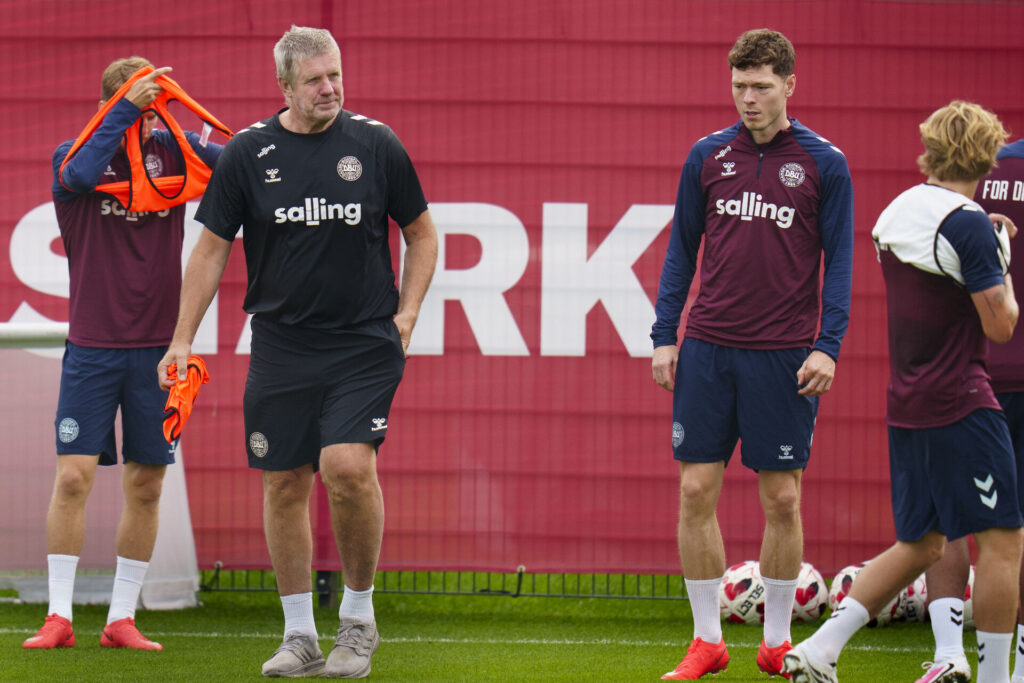 Assistenttræner Kent Nielsen under træning med landsholdet den 29. september 2026.