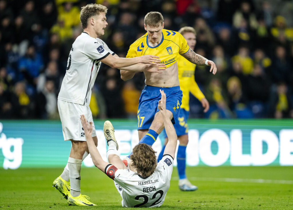 Mileta Rajovic og Mads Bech i infight.