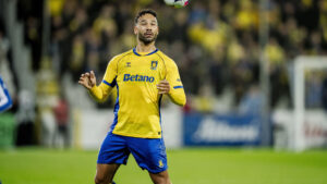 Sean Klaiber med øjnene rettet mod bolden i brøndby