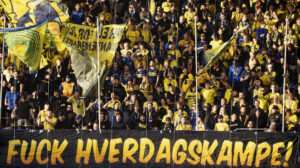 Brøndby IF-fans protestere mod hverdagskampe i Superligaen mod FC Midtjylland