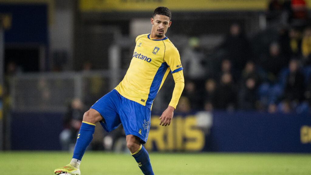 Frederik Alves i kamp for Brøndby