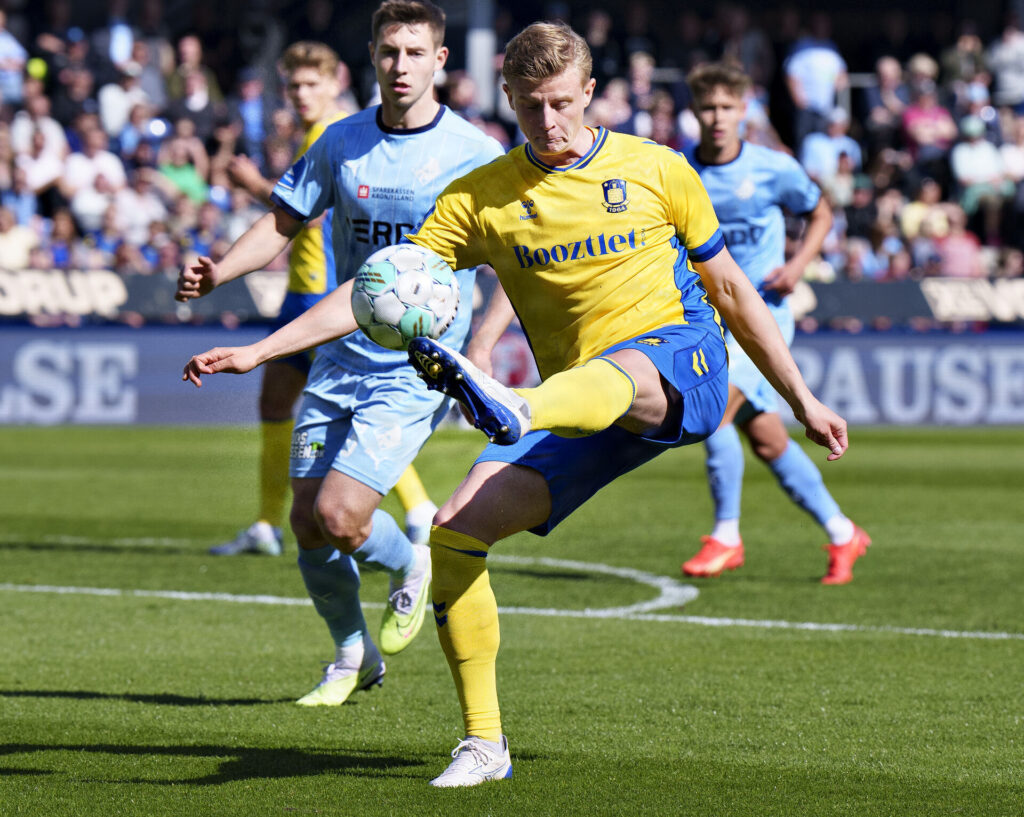 Frederik Winther i kamp for Brøndby.