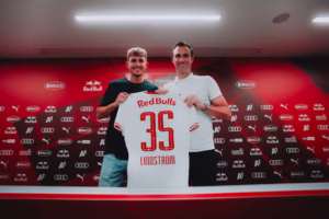 Jesper Lindstrøm efter at have skrevet under med RB Salzburg