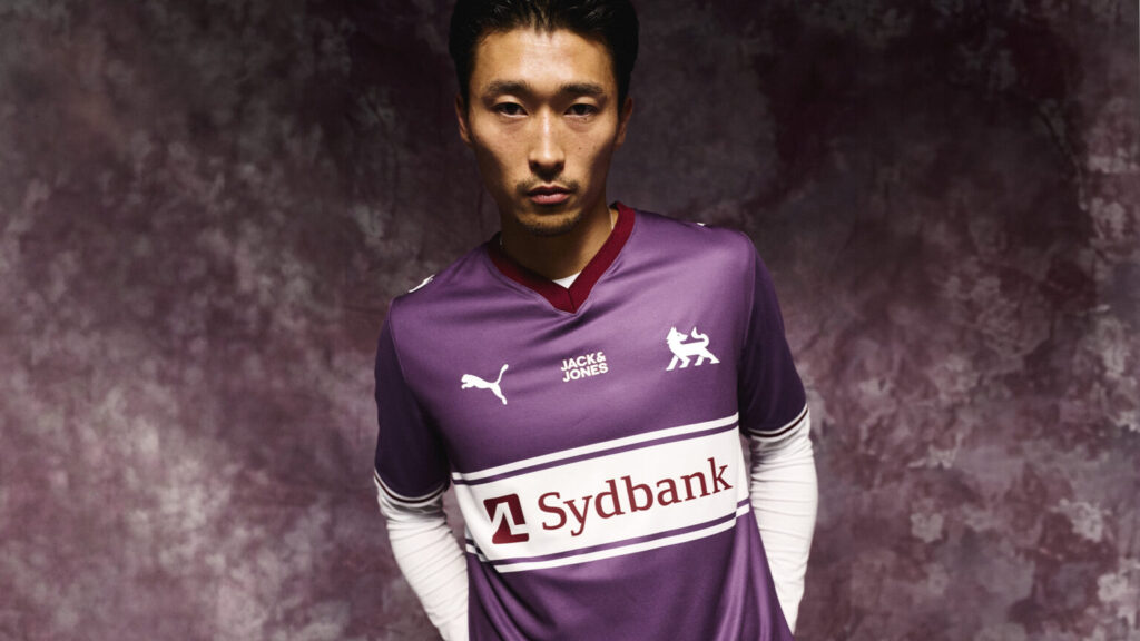 Cho gue-sung i den nye FCM-tredjetrøje.