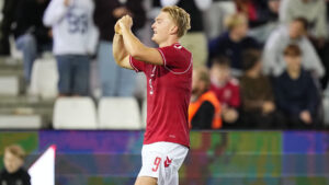 Conrad Harder fejrer en scoring i opgøret mod Belarus