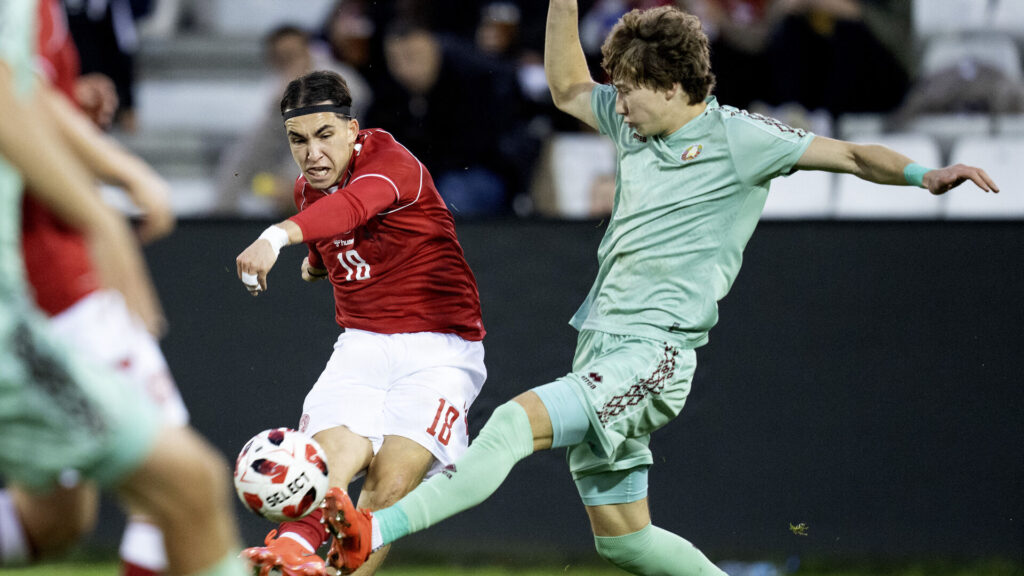 Noah Sahsah i aktion for det danske U21-landshold mod Belarus