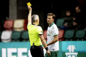 Oliver Bundgaard der beklaer sig over sit gule kort