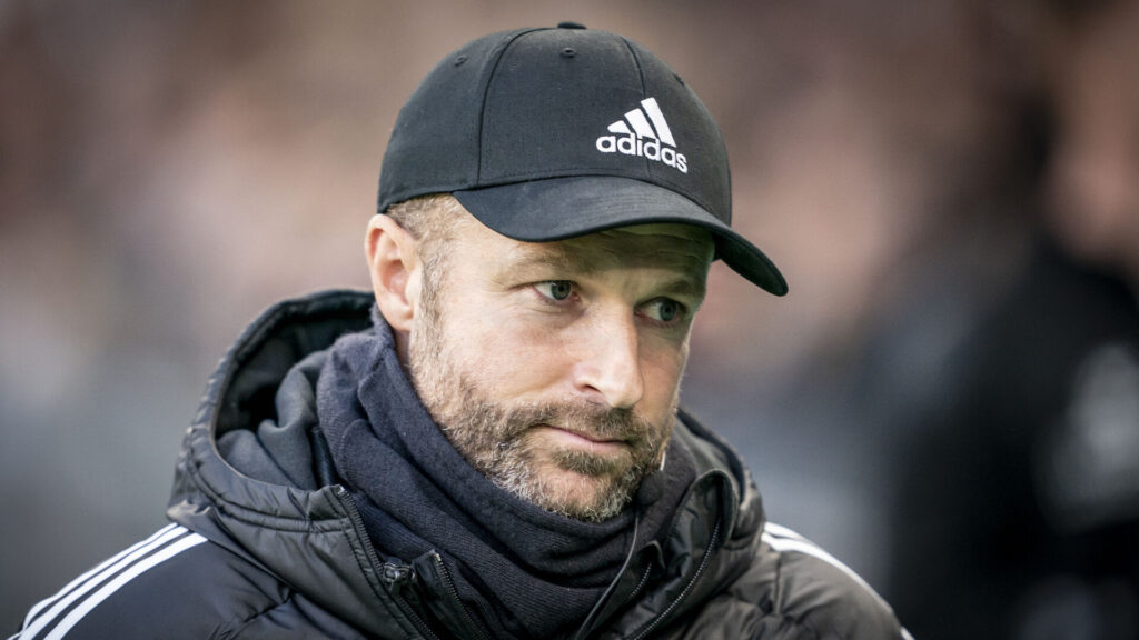 Hjalte Bo Nørregaard har en kasket på hovedet.