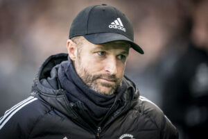 Hjalte Bo Nørregaard har en kasket på hovedet.