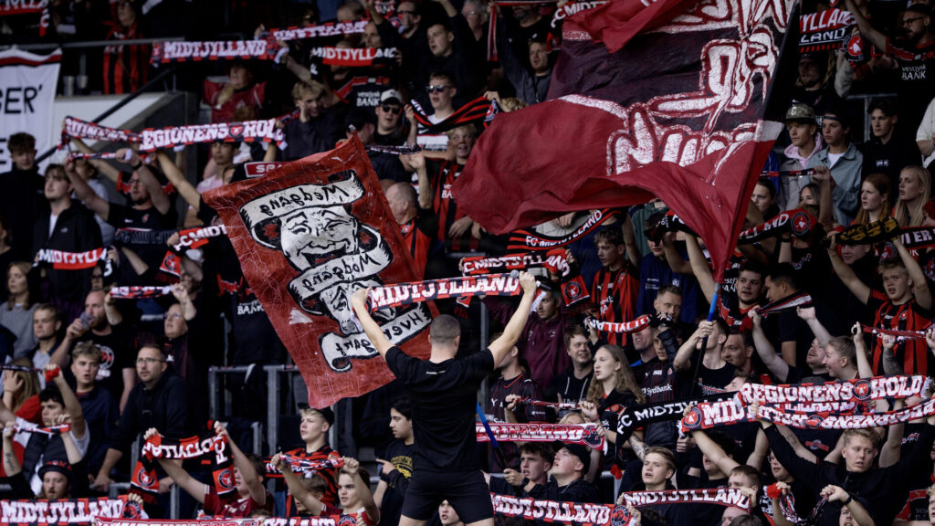 FC Midtjylland-fans under klubbens opgør mod FC Nordsjælland