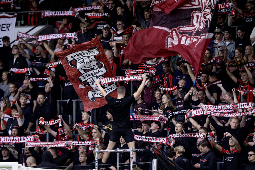 FC MIdtjyllands fans mod FC Nordsjælland.