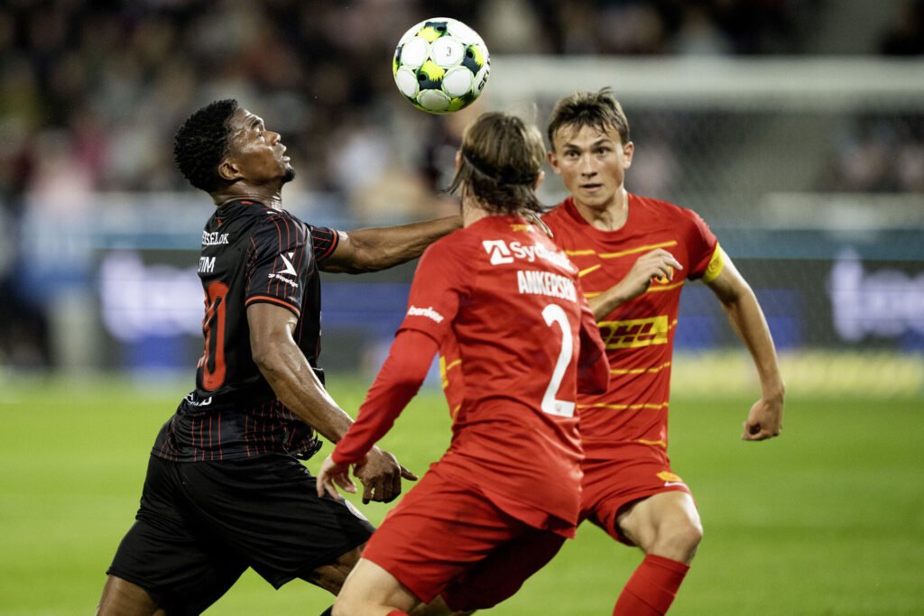 Justin Janssen i kamp for FCN mod FCM.