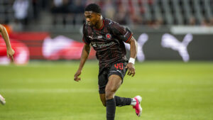 Friday Etim i aktion for FC Midtjylland i en kamp i denne sæson