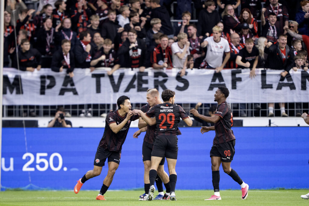 FC Midtjylland-spillere jubler.