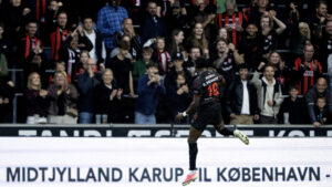Stanley Iheanacho fejrer sit første mål i aftenens kamp