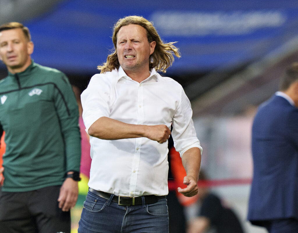 Bo Henriksen på sidelinjen for FC Midtjylland.