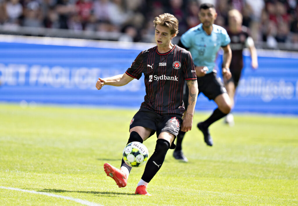Valdemar Byskov i aktion for FC Midtjylland.