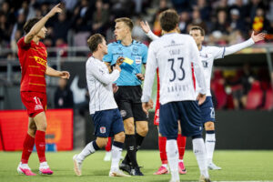Jacob Karlsen dømmer AGF-FCN.