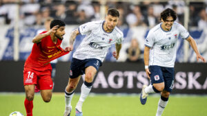 Daniel Gretarsson i kamp for AGF.