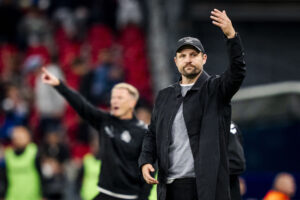 Nicki Zimling og Bo Svensson der dirigerer hver deres hold