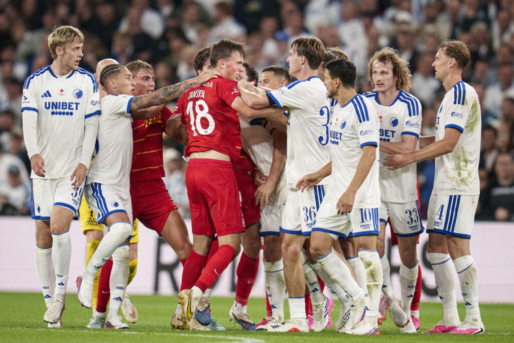 Tumult mellem FCK og FCN i Parken.