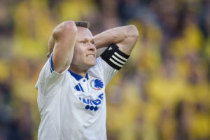 Vitkor Claesson kigger.