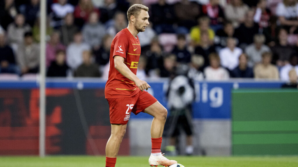 Victor Nelsson i kamp for FC Nordsjælland.