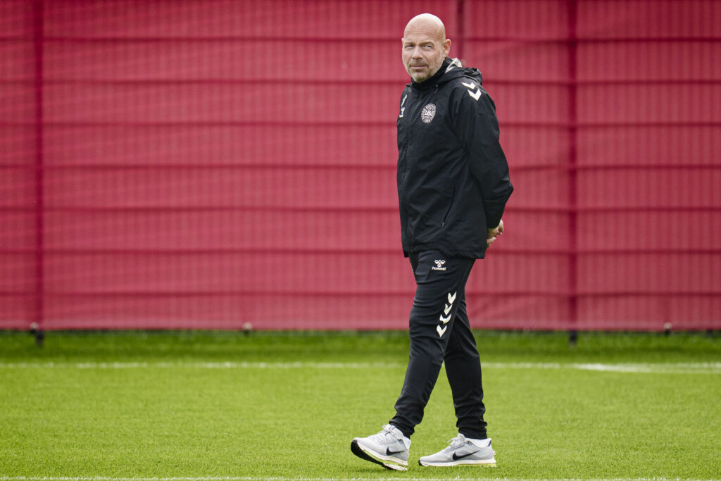 Brian Riemer på træningsbanen.
