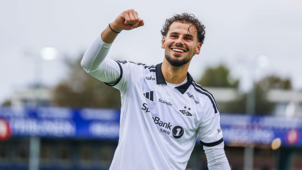 Amin Chiakha knytter næven