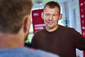 Lars Knudsen bliver interviewet.
