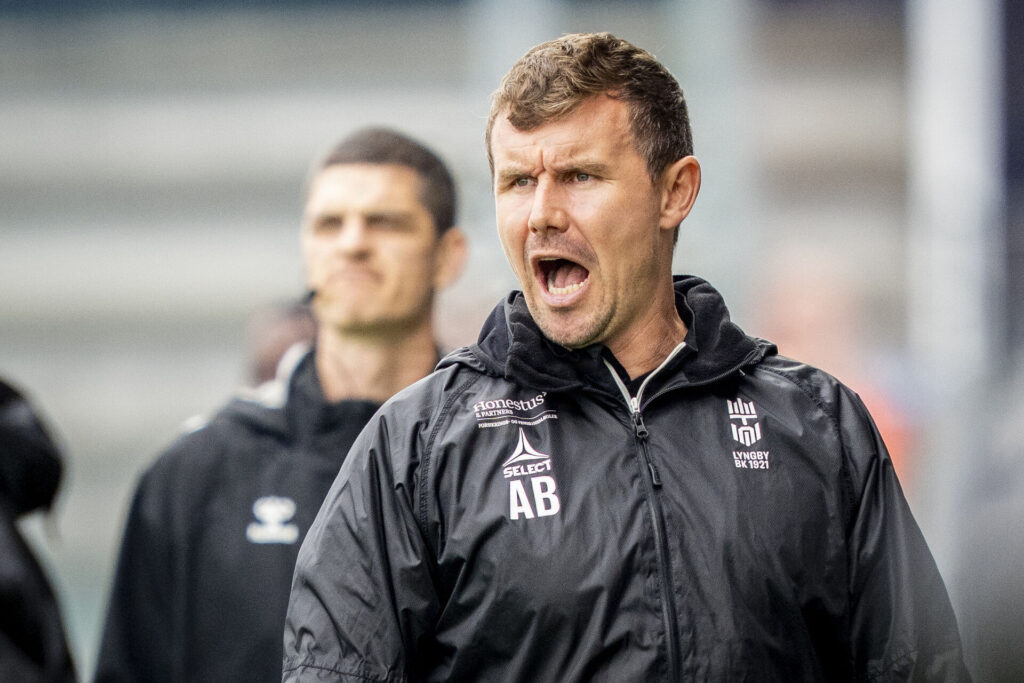 Andreas Bjelland råber.