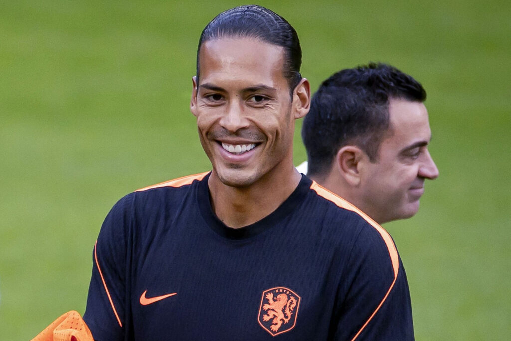 Virgil van Dijk smiler.
