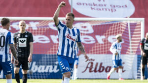 Marco Lund i kamp for OB
