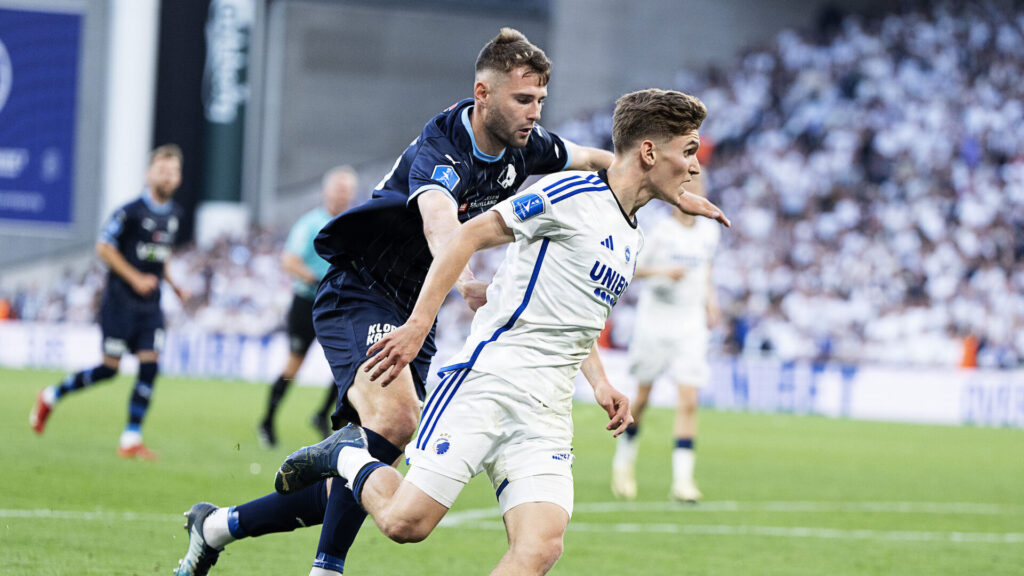 Elias Jelert i kamp for FCK
