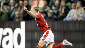 Lucas Riisgaard fejrer sin scoring imod Viborg FF