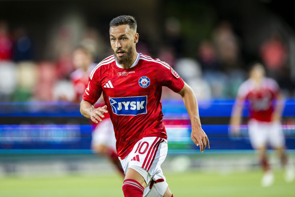 Younes Bakiz i kamp for Silkeborg IF.