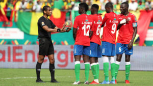 James Gomez i muren for Gambia's landshold
