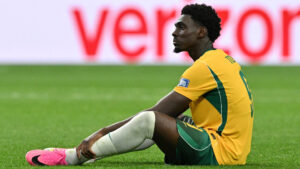 Toure sidder ned