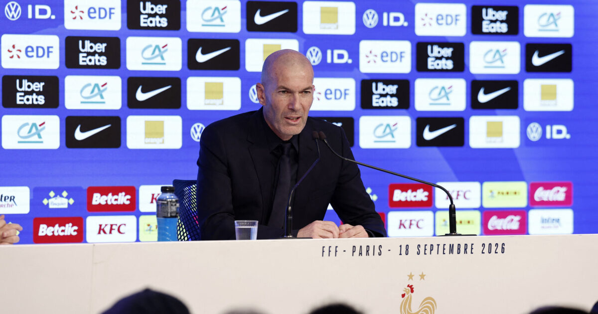 Zidane ryster posen i første landsholdsudtagelse Foto: Benoit Tessier/REUTERS