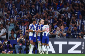 Victor Froholdt jubler med holdkammeraterne fra FC Porto efter scoringen mod Benfica den 20. september 2026.