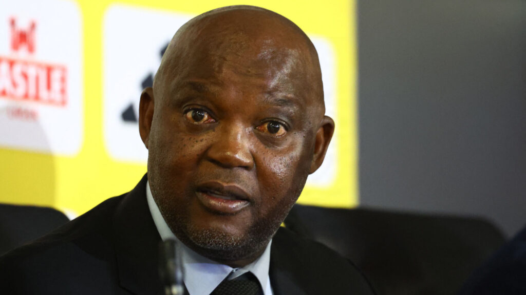 Pitso Mosimane på en pressekonference