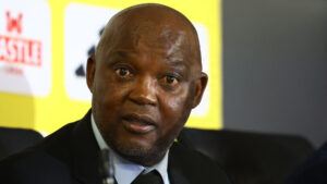 Pitso Mosimane på en pressekonference