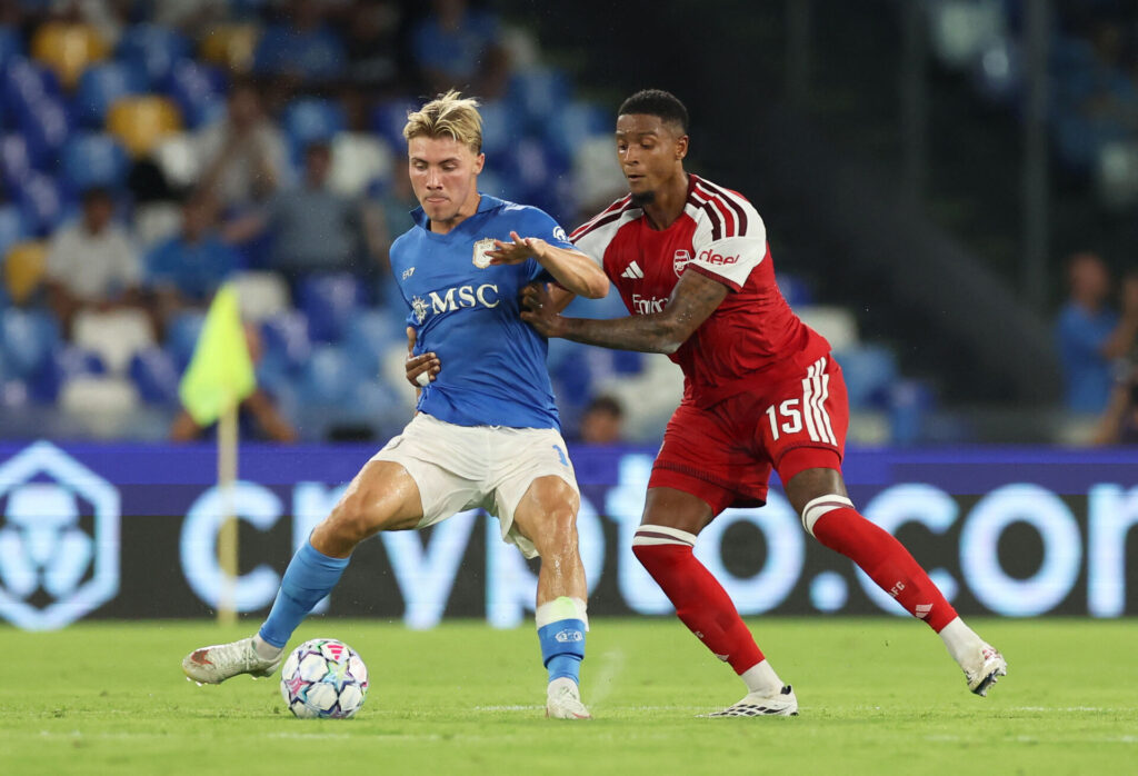 Rasmus Højlund på bolden under Napolis opgør mod Arsenal.