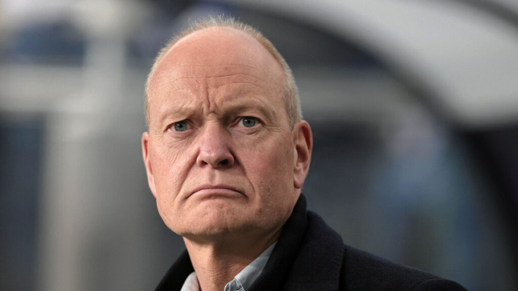 Niels Frederiksen laver en grimasse.