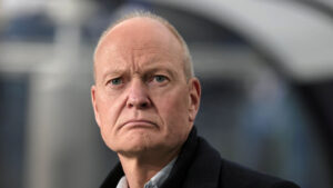 Niels Frederiksen laver en grimasse.