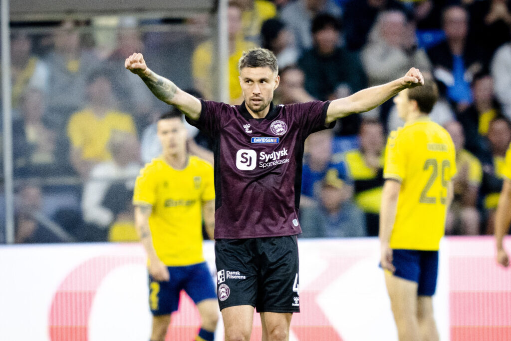 Daniel Gretarsson jubler under en kamp for Sønderjyske.